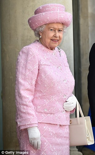 Outfit #3: The Queen arrives the Arc du Triomphe for ceremony at Tomb of the Unknown Soldier