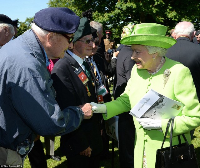 The Queen shakes the hand of a veteran who invaded the beachs of Normandy