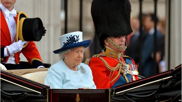 The Queen, accompanied by the Duke of Edinburgh, arrived at Horse Guards Parade in an Ascot Landau carriage. It left Buckingham Palace for the drive along The Mall