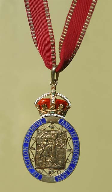 Companion of Honour medallion.