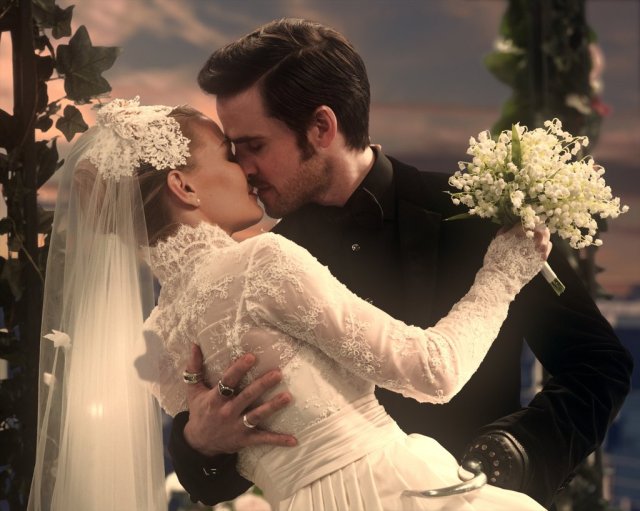 Captain-Hook-Emma-Wedding-Once-Upon-Time.jpg